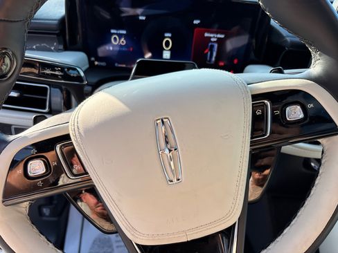 Certified 2025 Lincoln Aviator Black Label AWD/4WD image 16