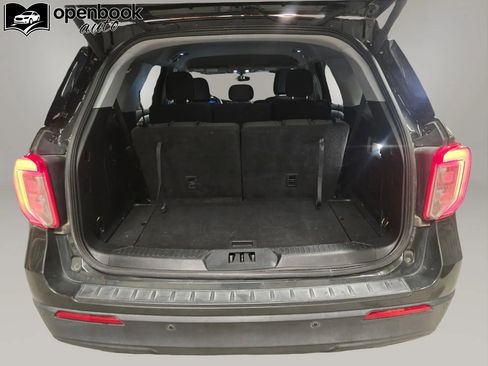Used 2022 Ford Explorer XLT AWD/4WD image 16