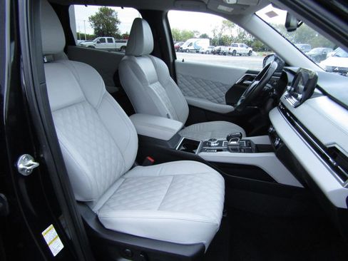 Used 2024 Mitsubishi Outlander SEL AWD/4WD image 16
