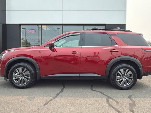 Used 2024 Nissan Pathfinder SV AWD/4WD image 9