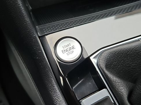 Used 2024 Volkswagen Taos SE image 16