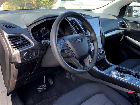 Certified 2022 Ford Edge SE w/ Black Appearance Package image 2