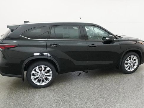 New 2026 Toyota Highlander Limited image 24