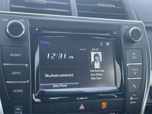 Used 2017 Toyota Camry XSE image 15