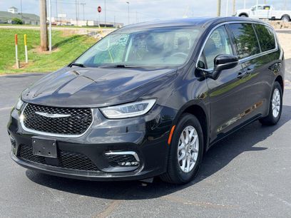 Used 2023 Chrysler Pacifica Touring-L