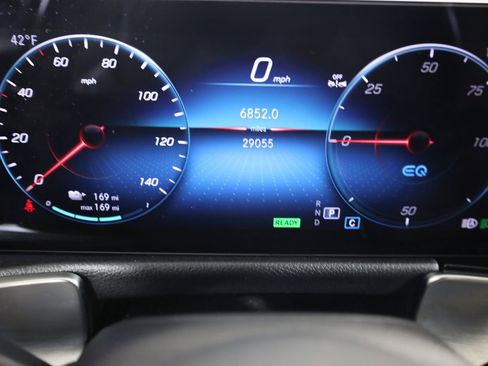 Used 2023 Mercedes-Benz EQB 300 4MATIC image 17