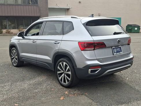 Certified 2022 Volkswagen Taos SE image 7