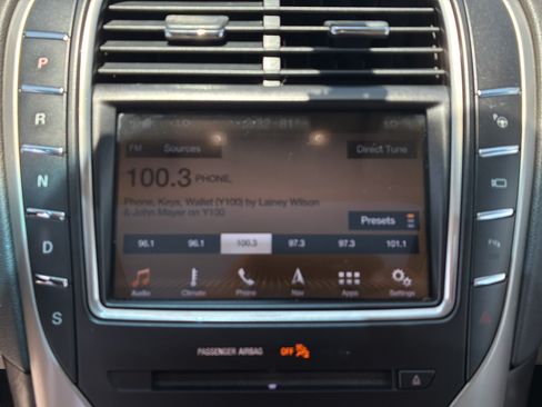 Used 2017 Lincoln MKX Reserve FWD image 30