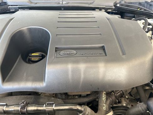 Used 2020 Land Rover Defender 110 SE image 12