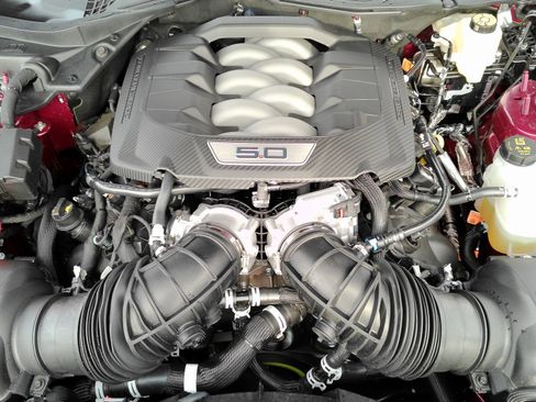 Used 2025 Ford Mustang GT Premium image 4