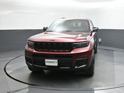 New 2025 Jeep Grand Cherokee L Limited w/ Black Appearance Package image 30