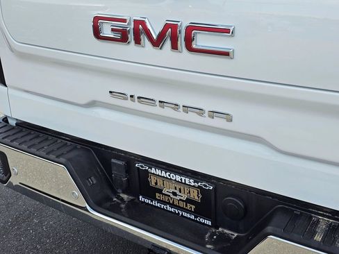Used 2025 GMC Sierra 1500 SLT w/ SLT Convenience Package AWD/4WD image 14