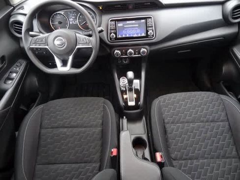 Used 2021 Nissan Kicks S image 11