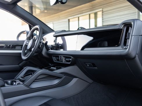 New 2026 Porsche Cayenne image 46