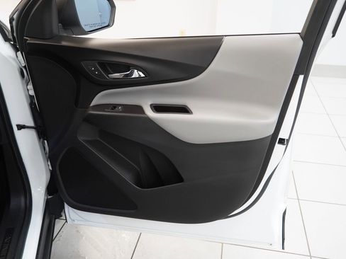Used 2018 Chevrolet Equinox LS w/ LPO, Blackout Package FWD image 27