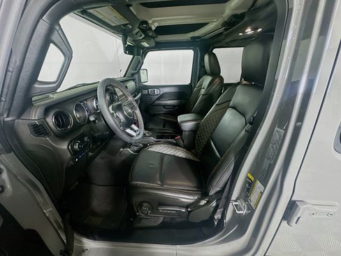 Used 2023 Jeep Wrangler Unlimited Sahara AWD/4WD image 13
