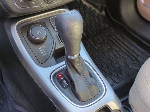 Used 2020 Jeep Compass Sport image 28