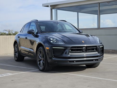 Certified 2025 Porsche Macan image 10