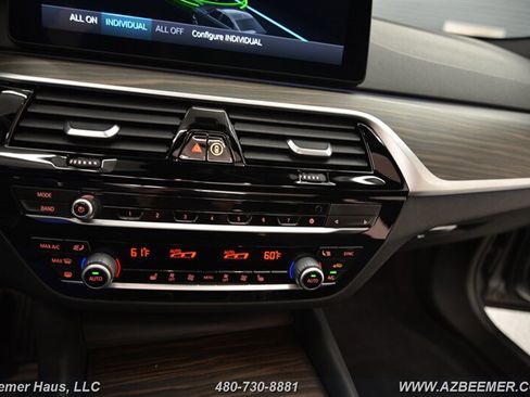 Used 2022 BMW 530e w/ Premium Package image 37