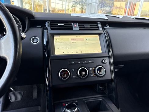 Used 2020 Land Rover Discovery SE AWD/4WD image 17