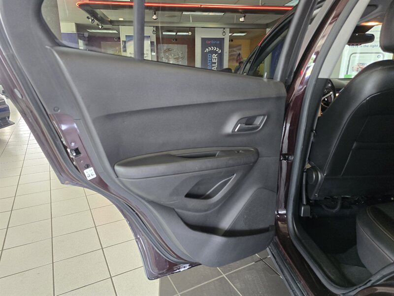 Used 2020 Chevrolet Trax LT w/ LT Convenience Package FWD image 10