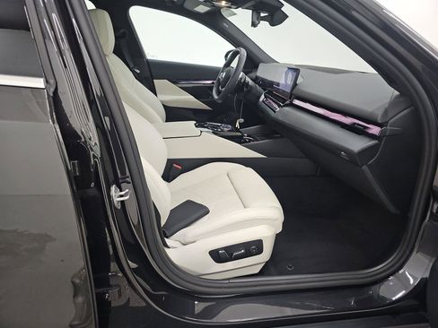 Used 2025 BMW 540i xDrive image 8