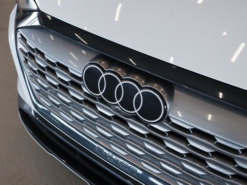 Used 2024 Audi Q8 e-tron Premium Plus w/ Premium Plus Package AWD/4WD image 30