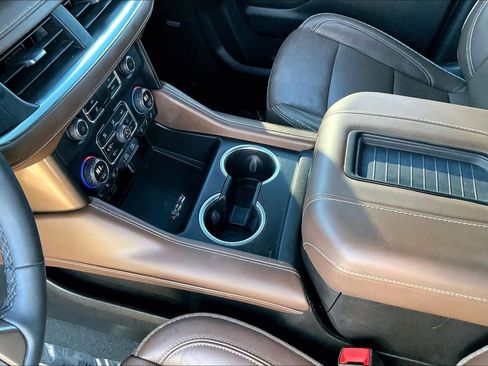 Used 2023 Chevrolet Suburban High Country image 16