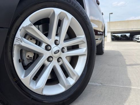 Used 2016 Ford Explorer XLT w/ Equipment Group 202A FWD image 4