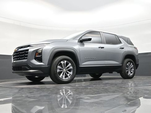 Used 2025 Chevrolet Equinox LT w/ Safety and Technology Package FWD image 21