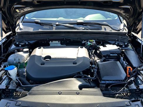 Used 2023 Volvo XC40 B5 Plus image 30