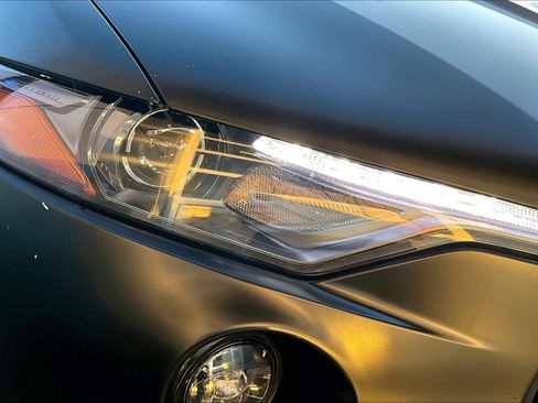 Used 2017 Maserati Levante image 27