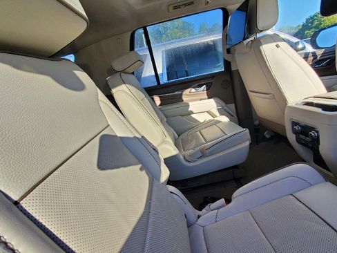 Used 2021 GMC Yukon Denali w/ Denali Ultimate Package AWD/4WD image 6