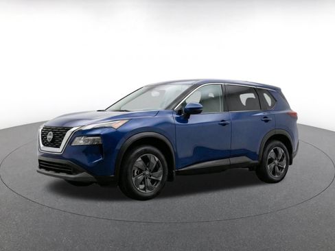 Used 2025 Nissan Rogue SV AWD/4WD image 3