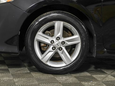 Used 2014 Toyota Camry SE FWD image 19