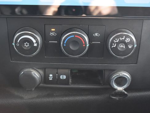 Used 2013 Chevrolet Silverado 2500 LT AWD/4WD image 28