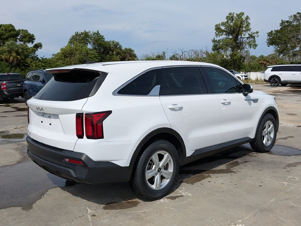 Certified 2023 Kia Sorento LX FWD image 8