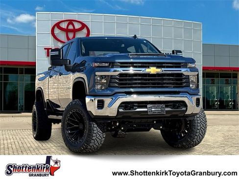 Used 2024 Chevrolet Silverado 2500 LT image 1