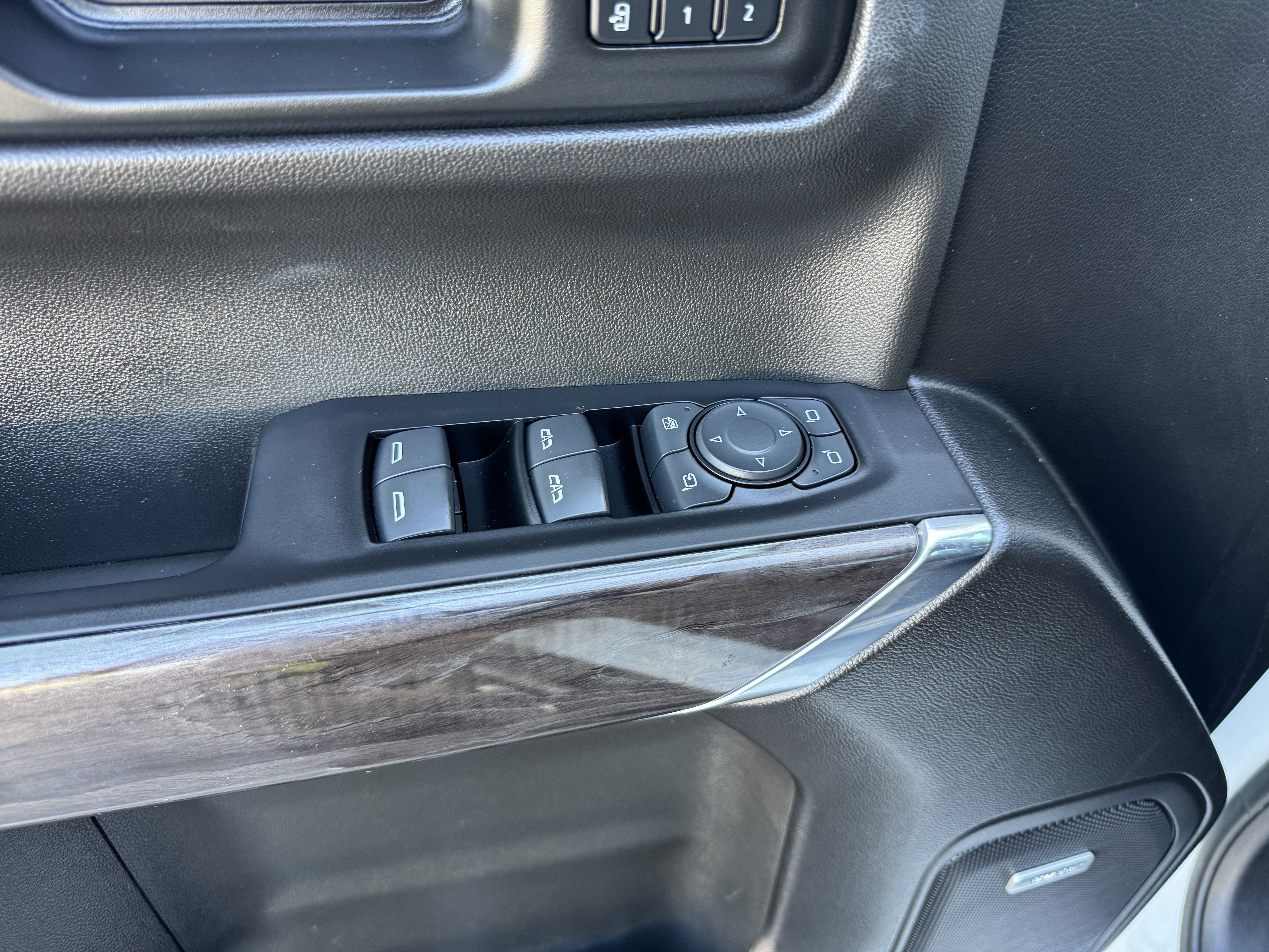 Used 2022 Chevrolet Silverado 1500 LTZ w/ LTZ Convenience Package II AWD/4WD image 12