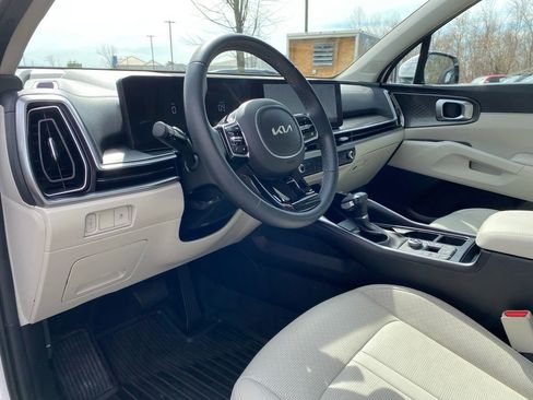 Used 2025 Kia Sorento S w/ Panoramic Sunroof Package image 9