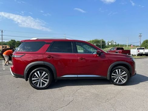 Certified 2022 Nissan Pathfinder Platinum w/ Cargo Package AWD/4WD image 6