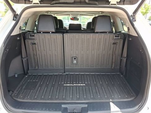 Used 2023 Toyota Highlander XLE FWD image 29