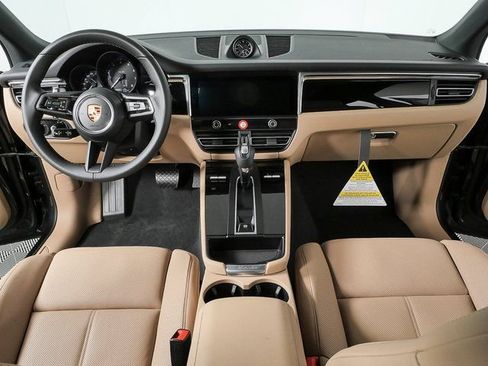 Certified 2026 Porsche Macan AWD/4WD image 18