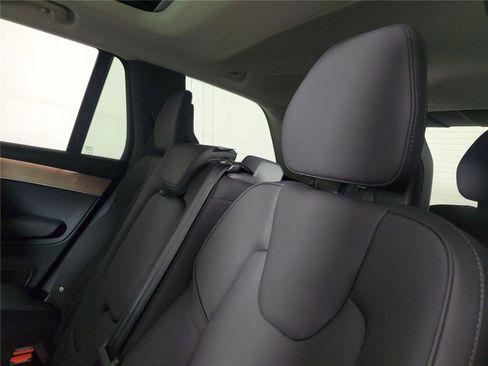 Certified 2025 Volvo XC90 T8 Plus w/ Protection Package Premier AWD/4WD image 9