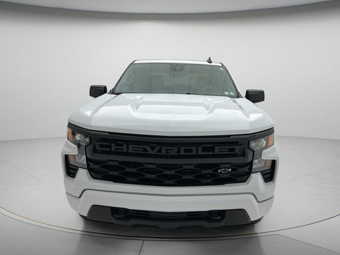 Used 2024 Chevrolet Silverado 1500 Custom AWD/4WD image 2