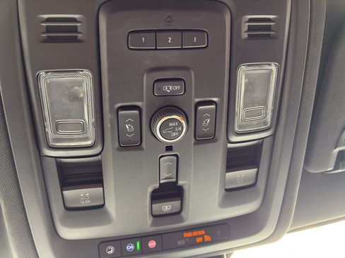 Used 2023 Chevrolet Suburban High Country w/ Advanced Technology Package AWD/4WD image 50