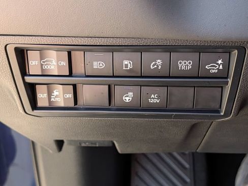 Used 2023 Toyota Sequoia Platinum AWD/4WD image 21