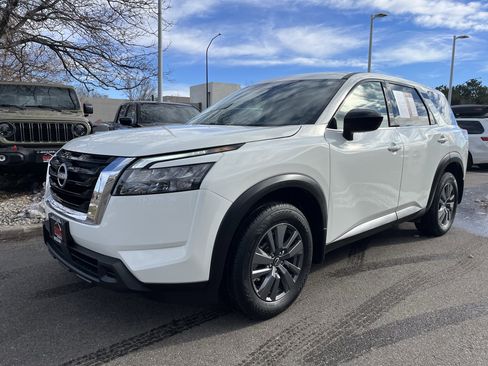 Certified 2024 Nissan Pathfinder S image 4