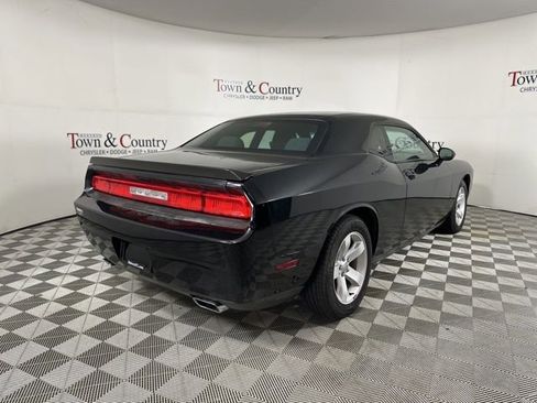 Used 2012 Dodge Challenger SXT image 5