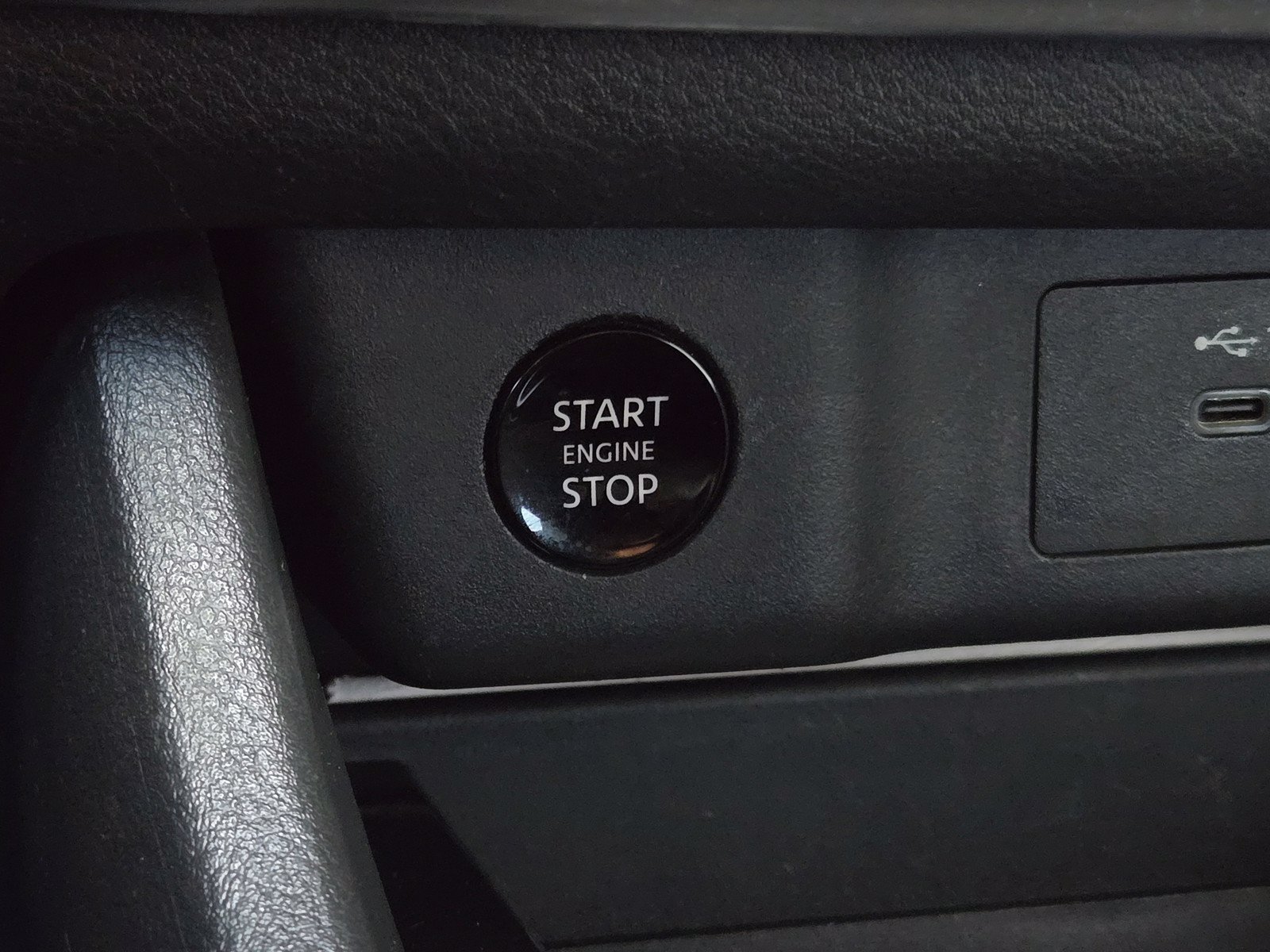 Used 2024 Nissan Rogue S AWD/4WD image 19